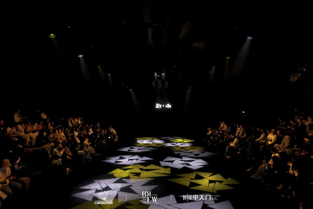 秀場(chǎng)直擊 | DSQDASHIQI：牛仔理念，呈現(xiàn)純粹質(zhì)感圖片